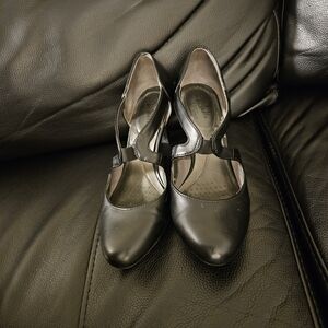 Life Stride Black Heels